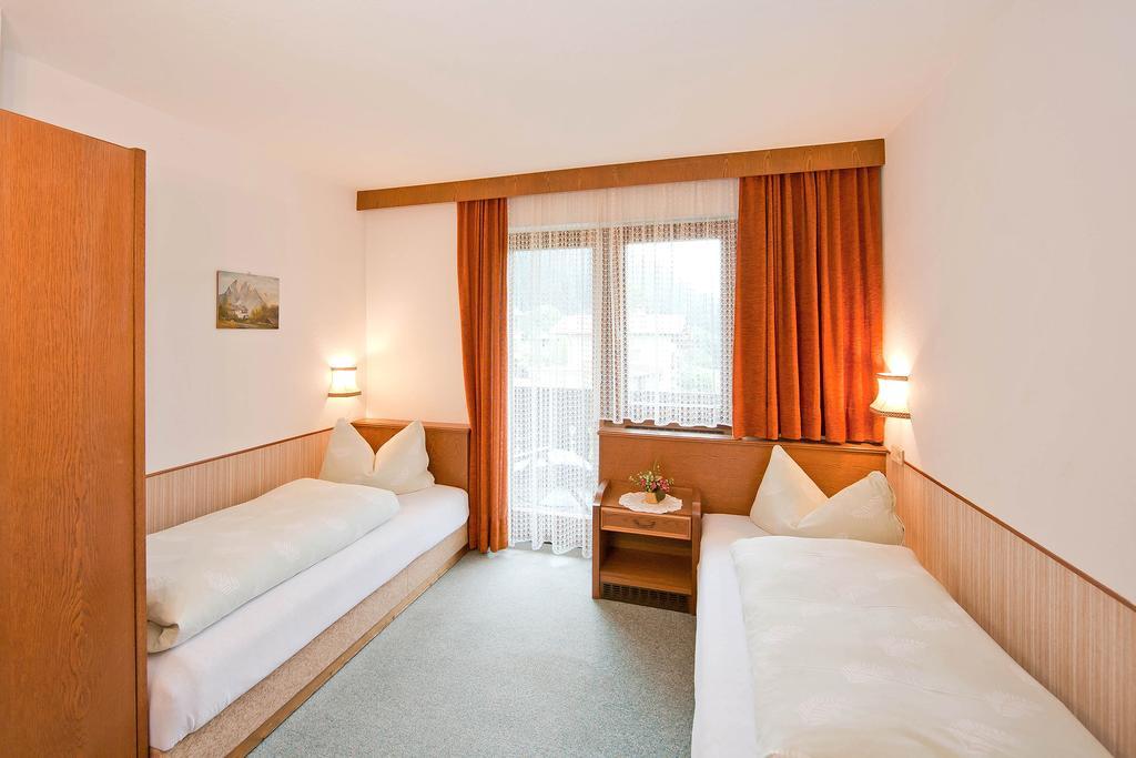 Landhaus Maridl Hart im Zillertal Room photo